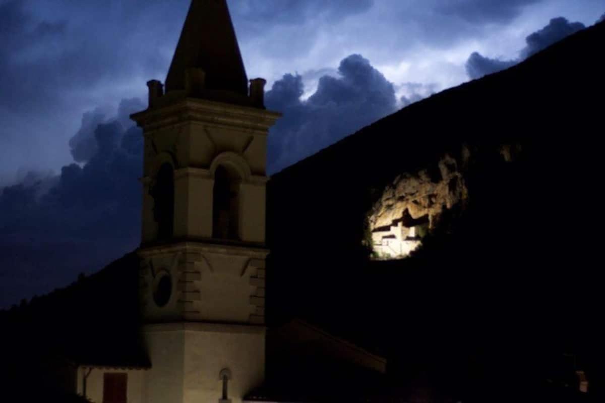 Casa Ridente Nella Valle Del Menotre Con Giardino Pale Zewnętrze zdjęcie