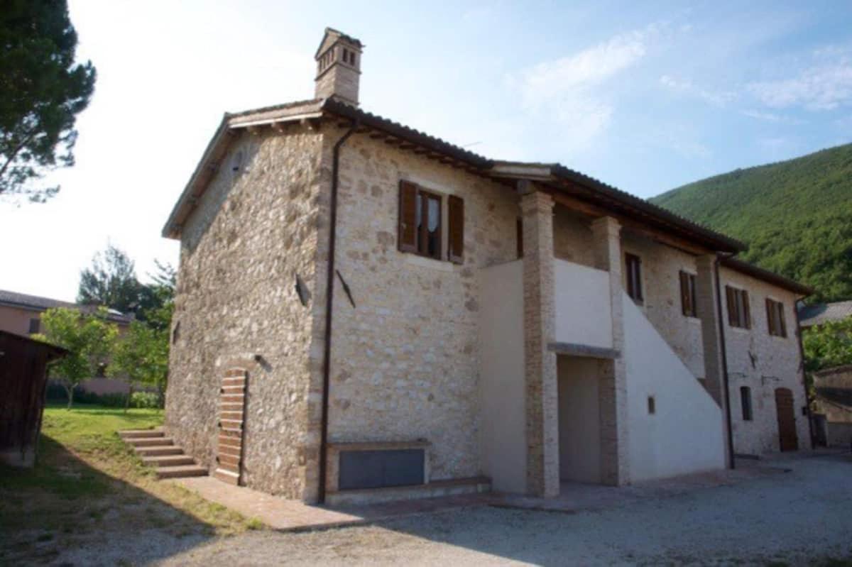 Casa Ridente Nella Valle Del Menotre Con Giardino Pale Zewnętrze zdjęcie